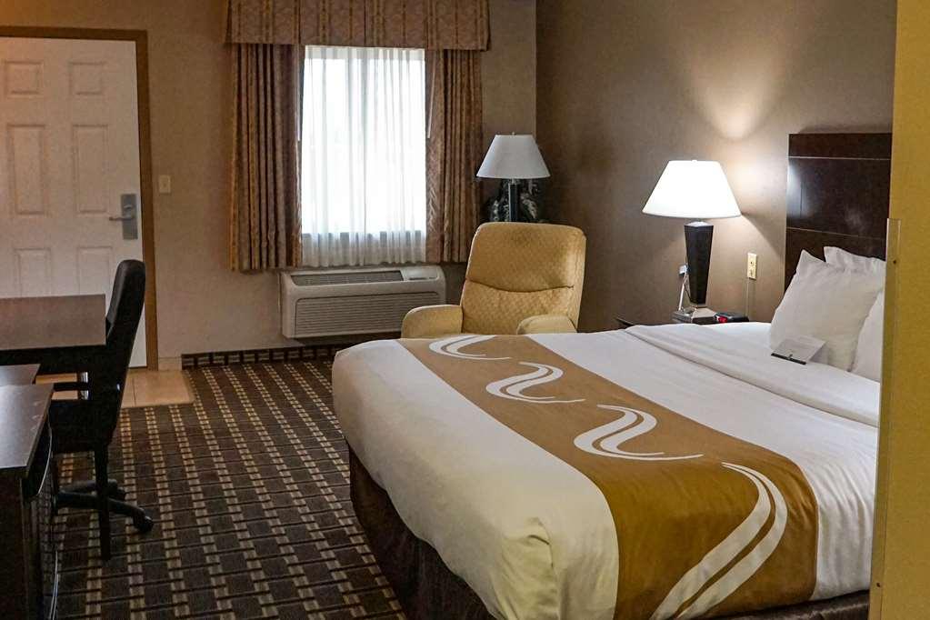 Quality Inn & Suites Watertown Near Prairie Lakes Ice Arena Room photo